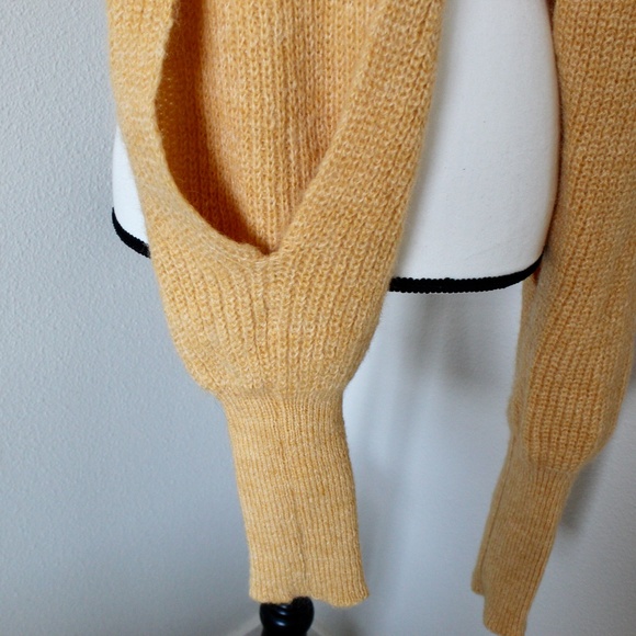 Freya Harper Elegant Gold Women's Scarf - Picture 2 of 4